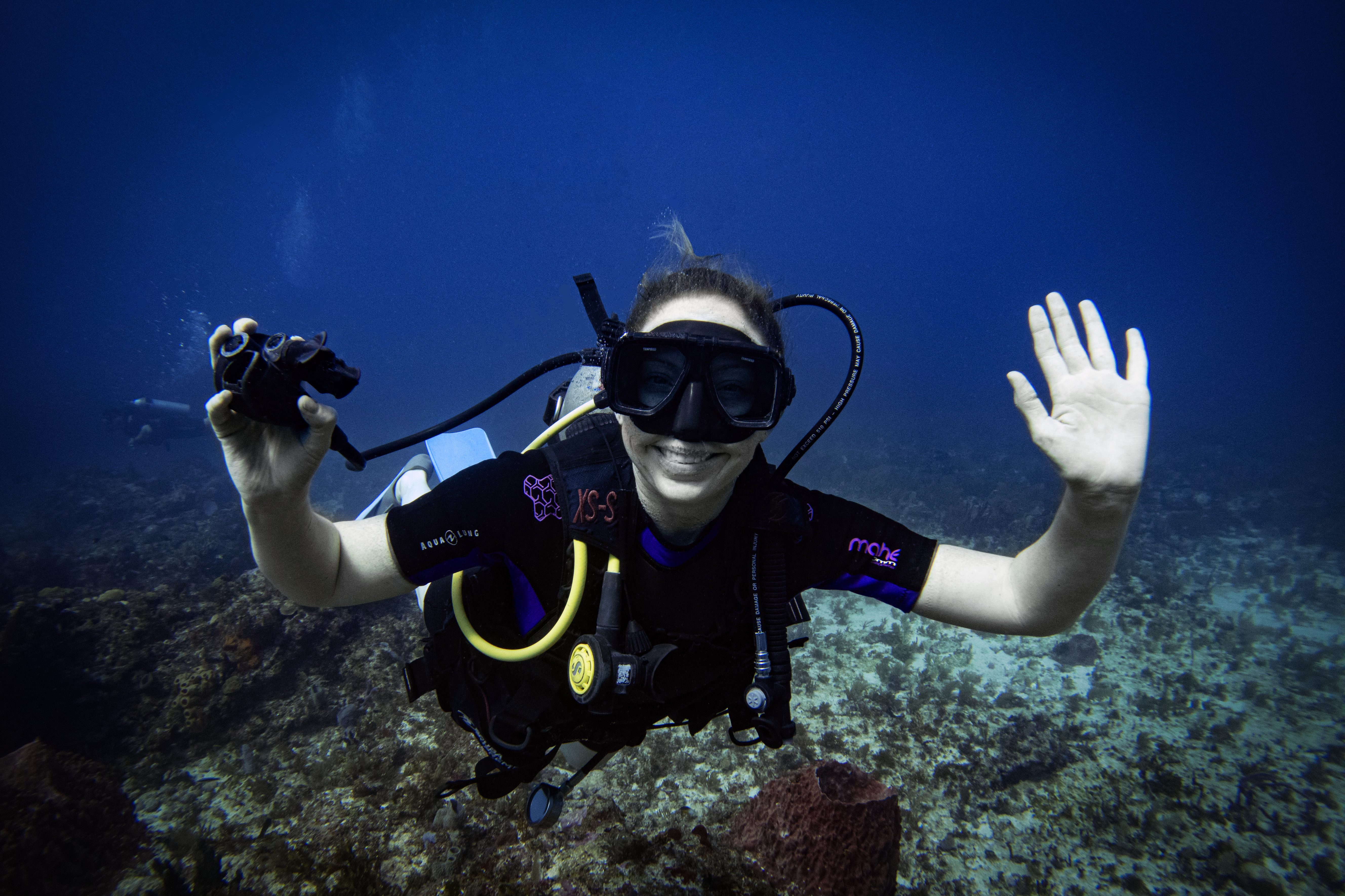 Cthulhu Divers student, Kelly, shows off while performing a regulator replacement skill