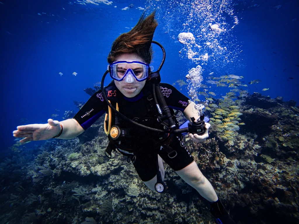 Diver pulls her tongue