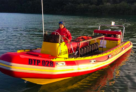 Captain moors dive boat